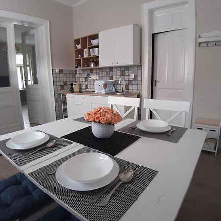 Jade Vendeghaz Apartment Pápa Екстериор снимка