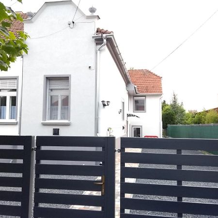 Jade Vendeghaz Apartment Pápa Екстериор снимка