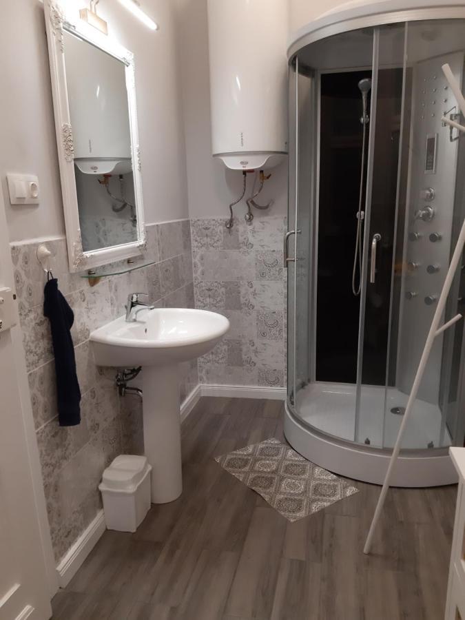 Jade Vendeghaz Apartment Pápa Екстериор снимка