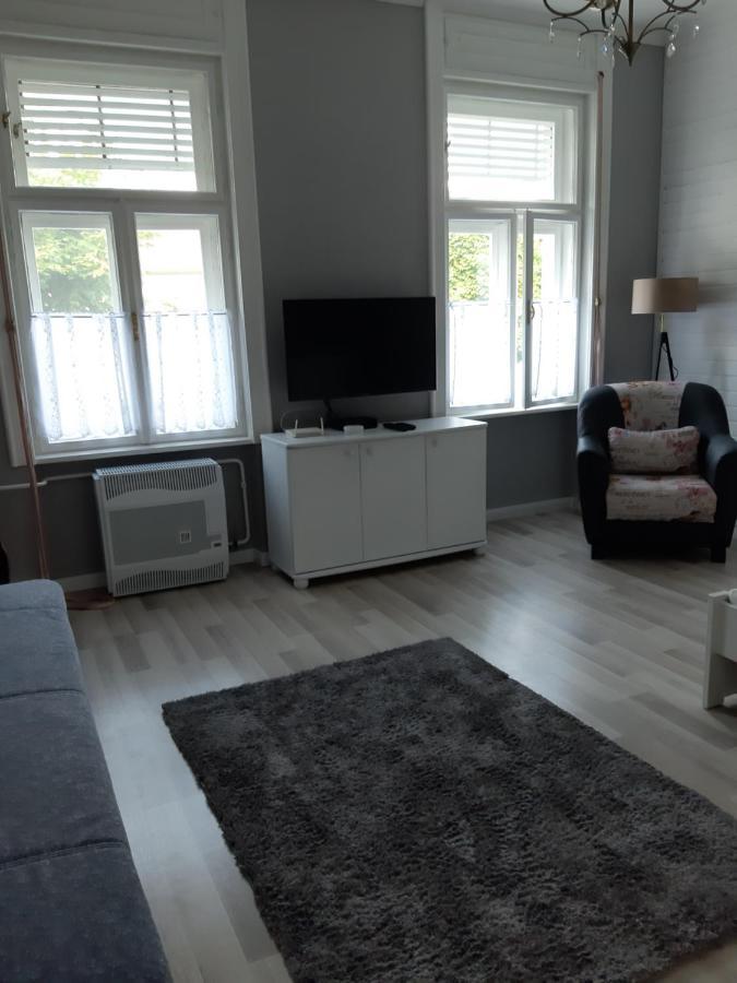 Jade Vendeghaz Apartment Pápa Екстериор снимка
