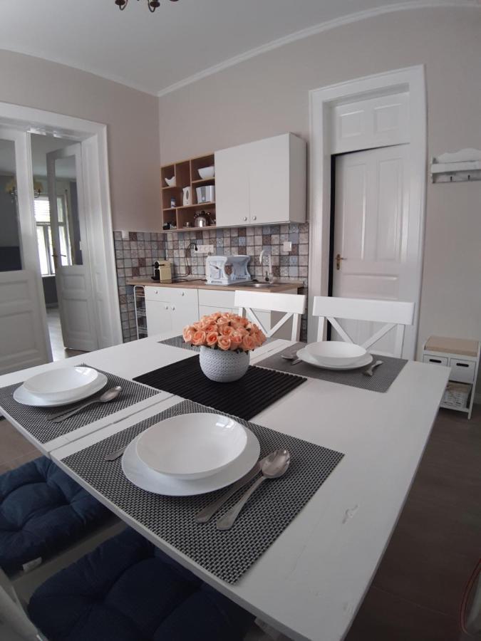 Jade Vendeghaz Apartment Pápa Екстериор снимка