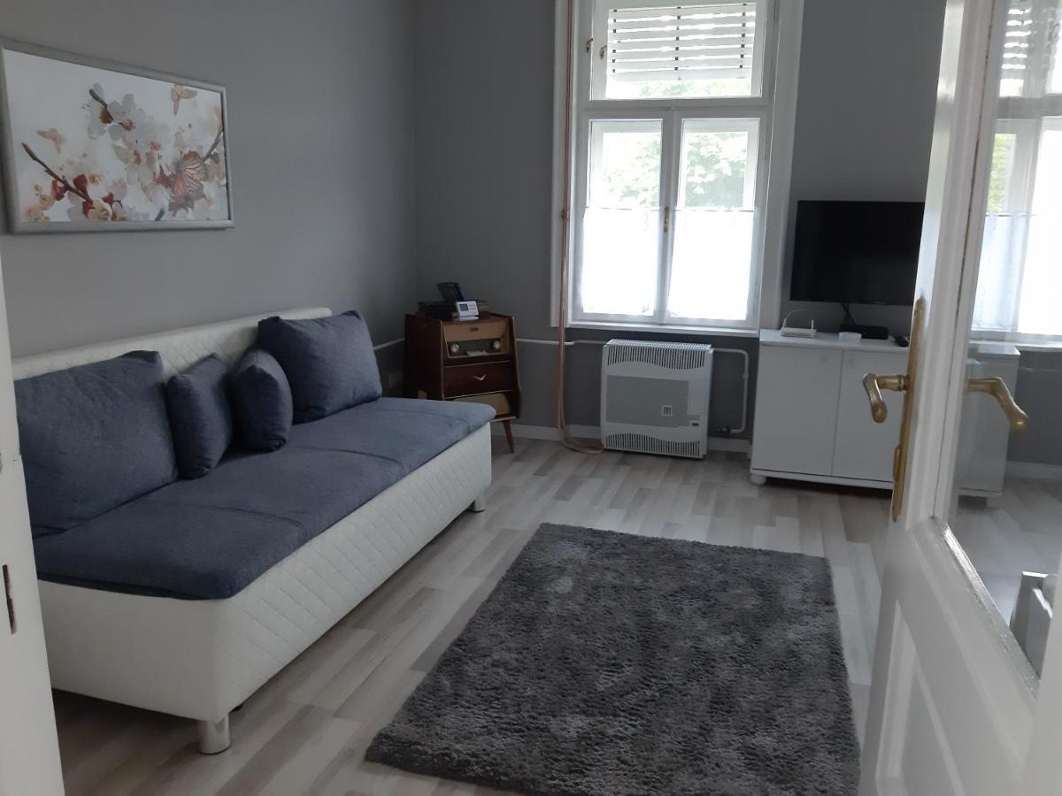 Jade Vendeghaz Apartment Pápa Екстериор снимка