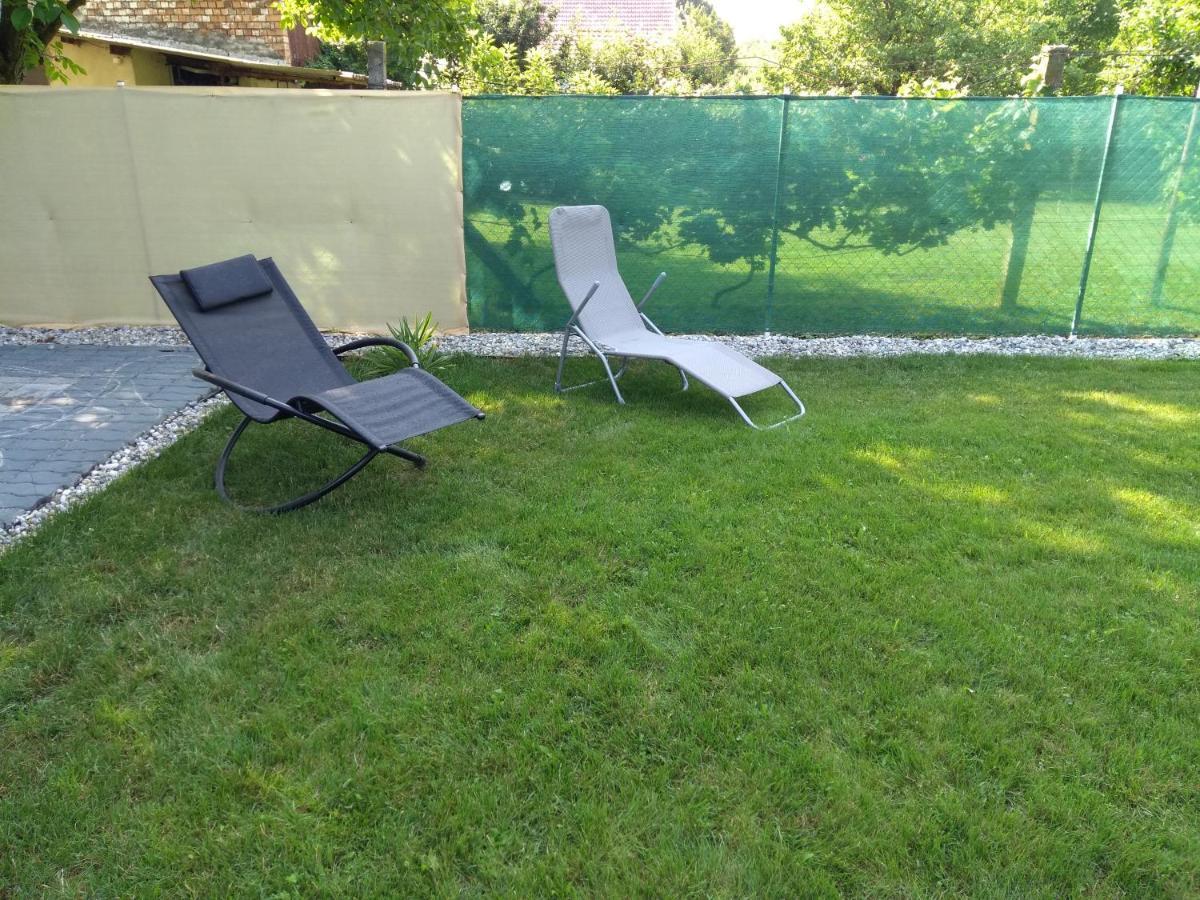 Jade Vendeghaz Apartment Pápa Екстериор снимка