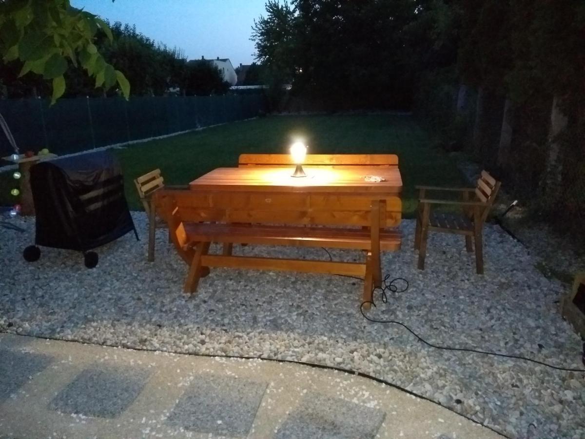 Jade Vendeghaz Apartment Pápa Екстериор снимка