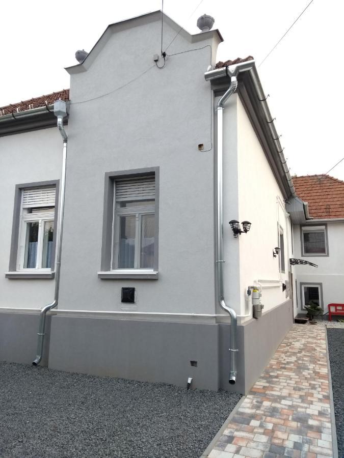 Jade Vendeghaz Apartment Pápa Екстериор снимка